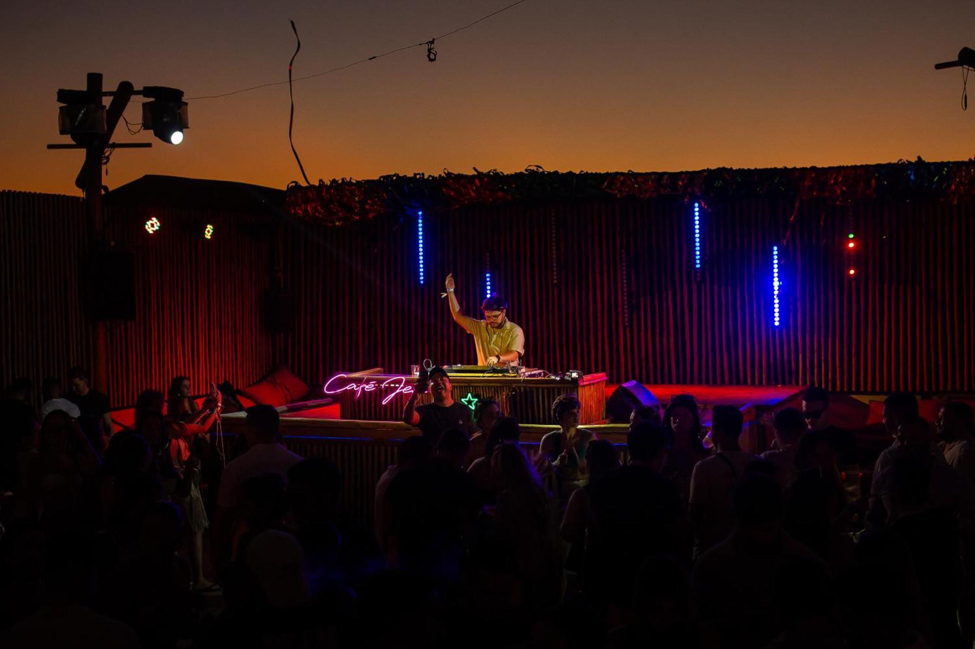 Cafe Jeri Hotel Jijoca de Jericoacoara Exterior foto DJ performing at the 2011 festival